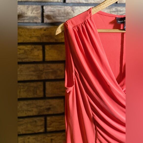 ‎Coral medium Dana Buchman vneck dress - Picture 3 of 6